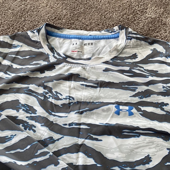 Under Armour Top SIZE M - Picture 2 of 5